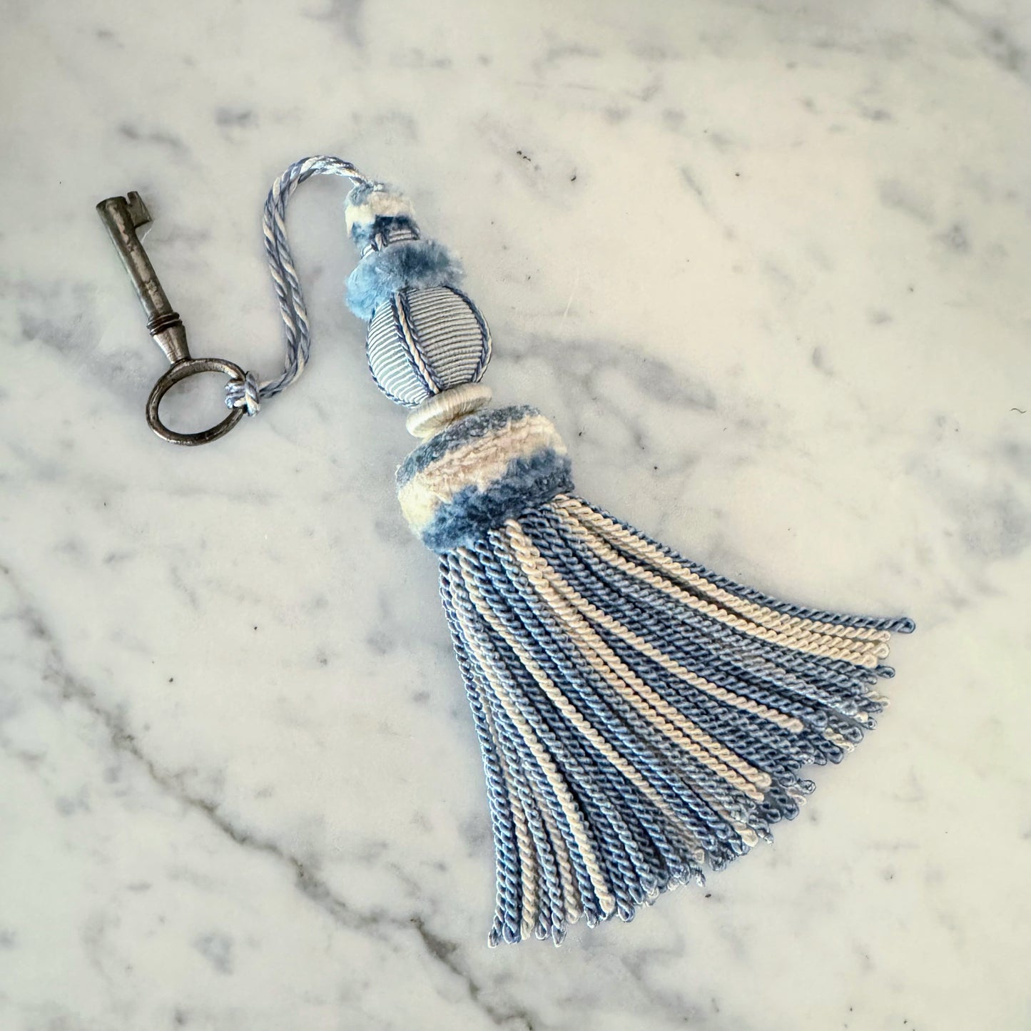 Versailles Tassel in Bleu