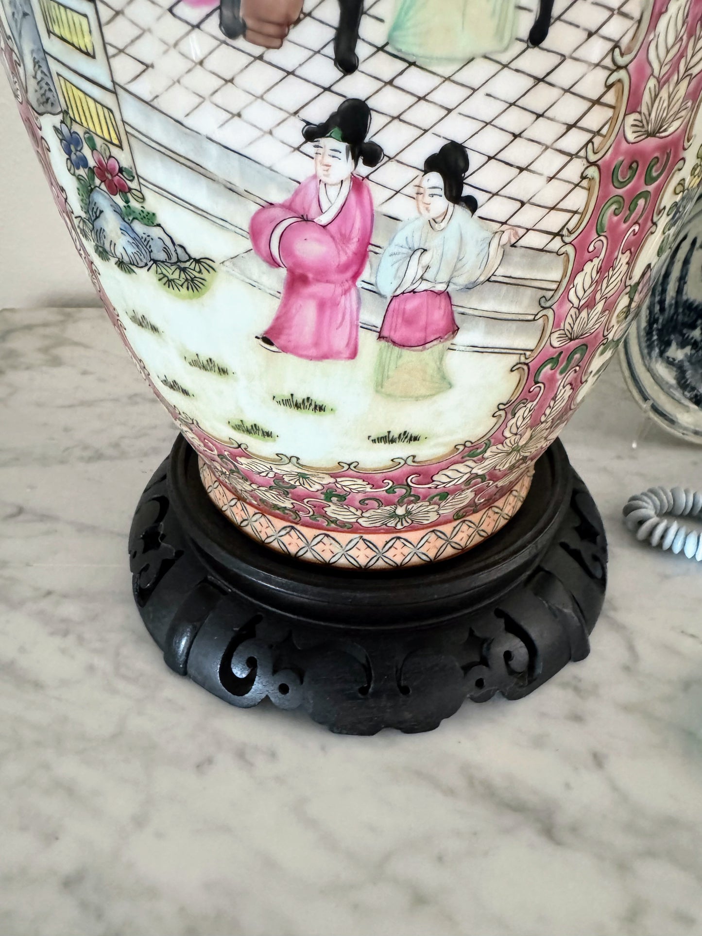 Chinoiserie Famille Rose Porcelain Vase Lamp
