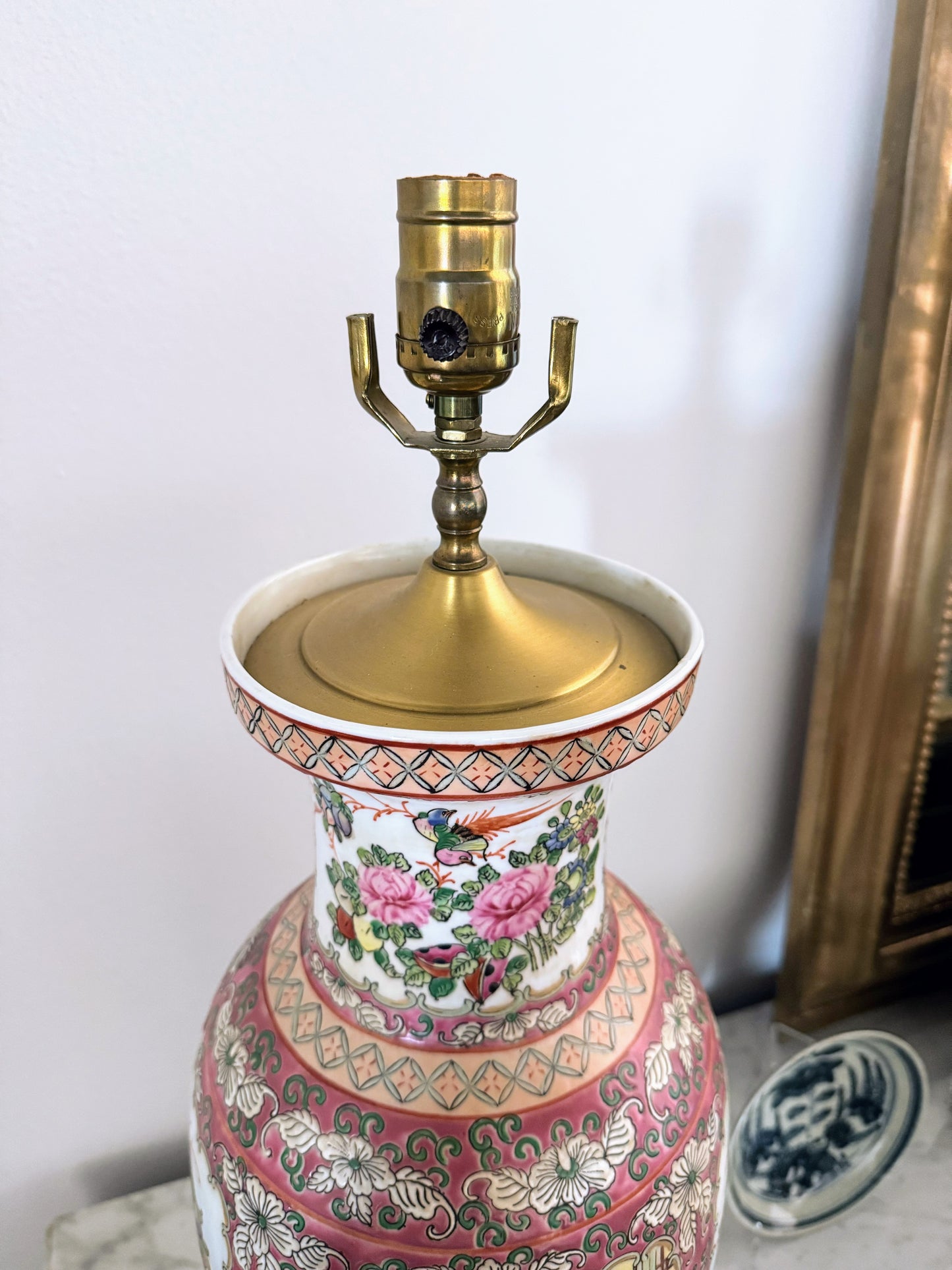 Chinoiserie Famille Rose Porcelain Vase Lamp