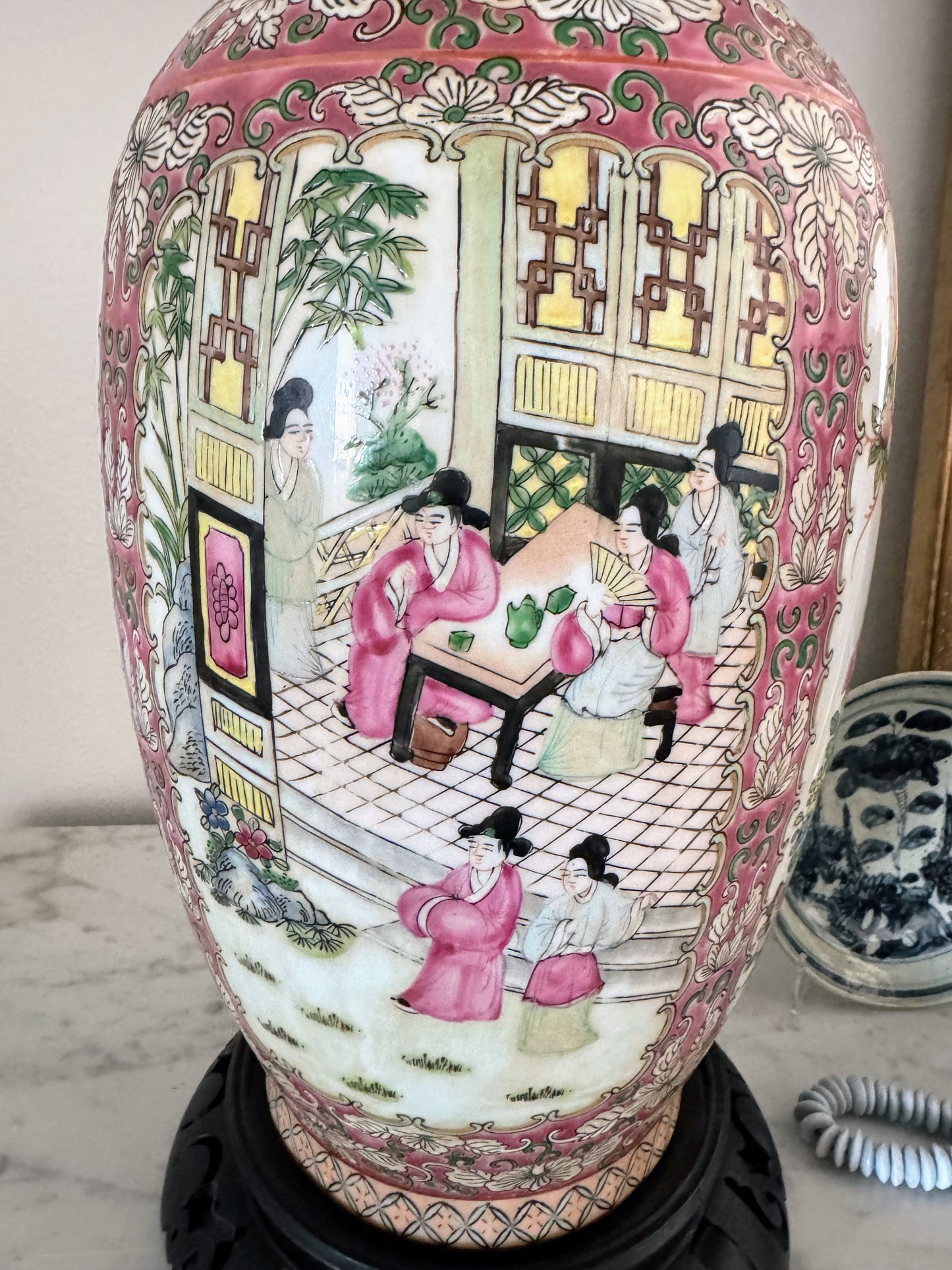 Chinoiserie Famille Rose Porcelain Vase Lamp