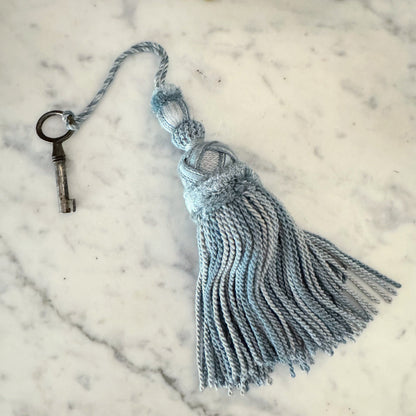 Paris Tassel in Bleu