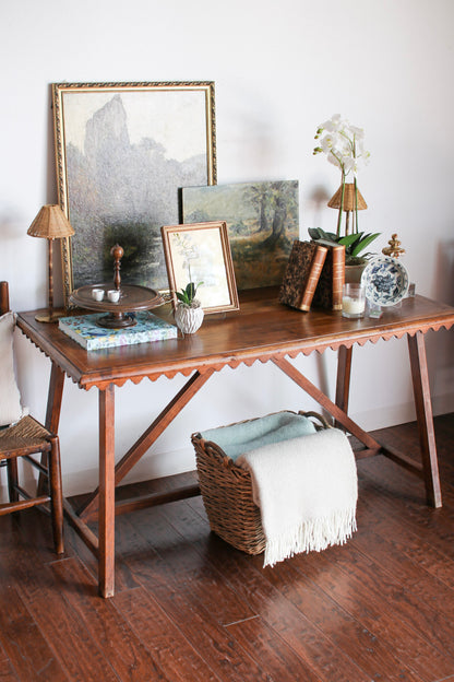 Italian Scalloped Table