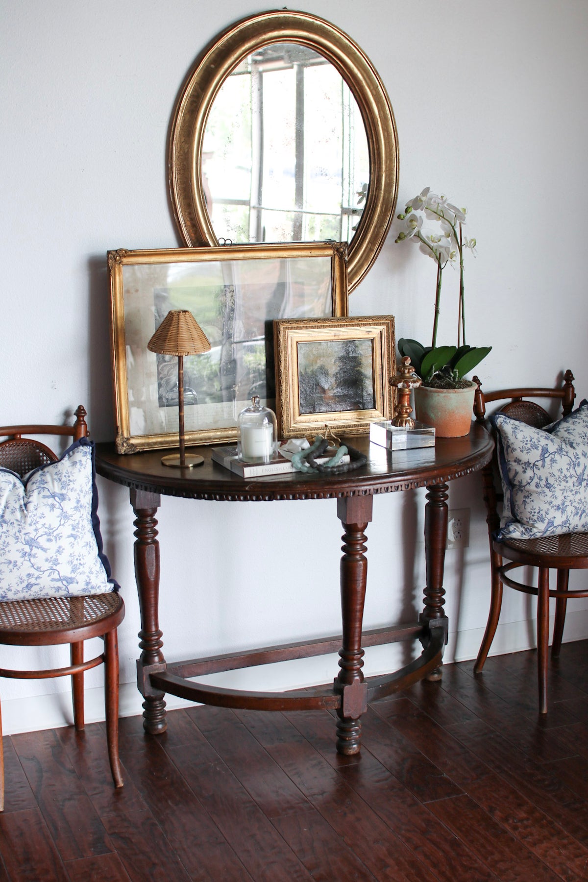 Italian Demilune with Dentil Moulding