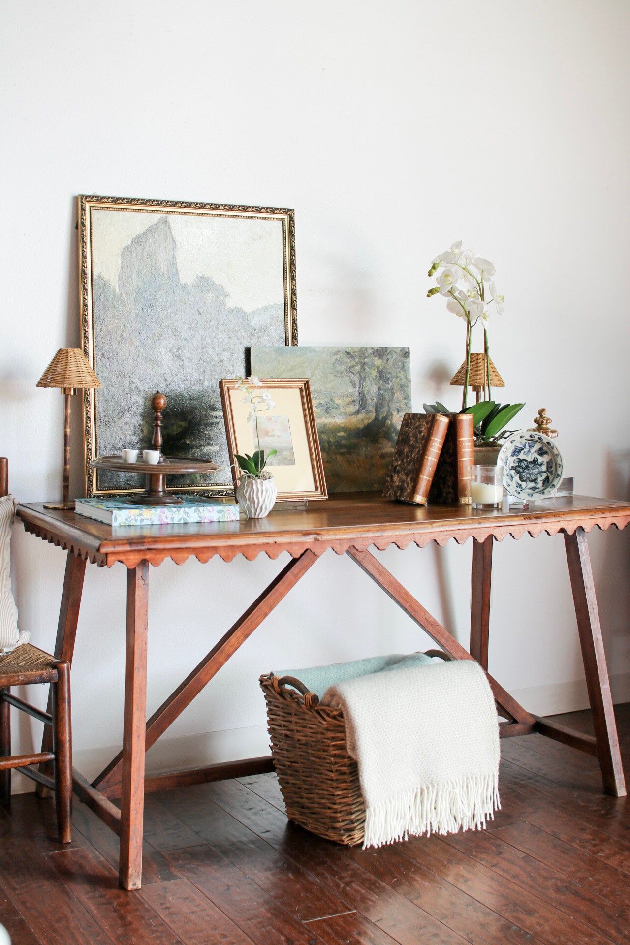 Italian Scalloped Table