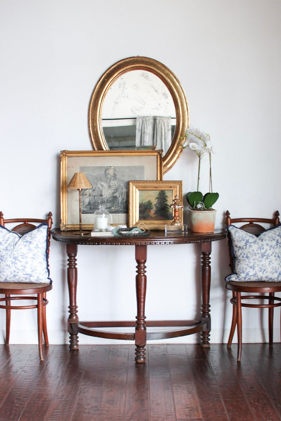 Italian Demilune with Dentil Moulding