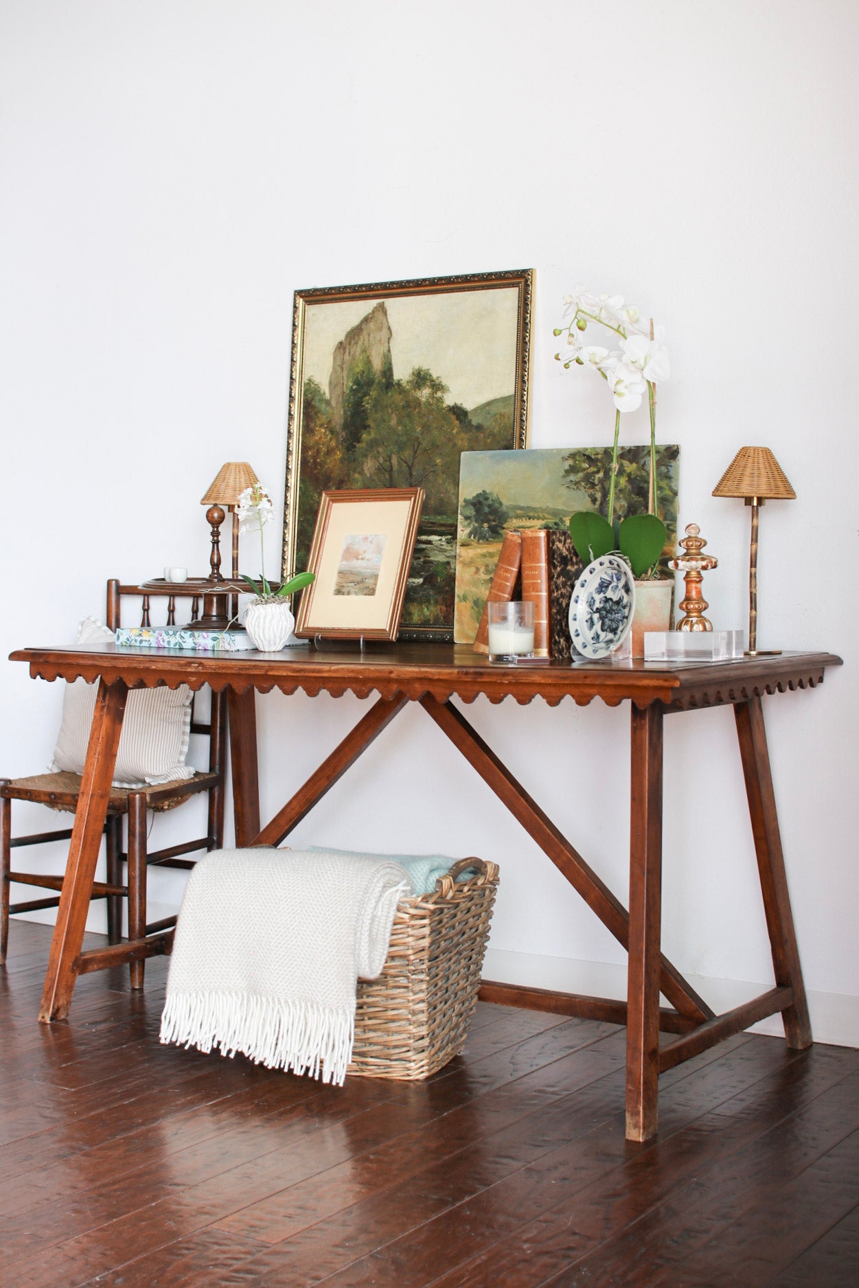 Italian Scalloped Table