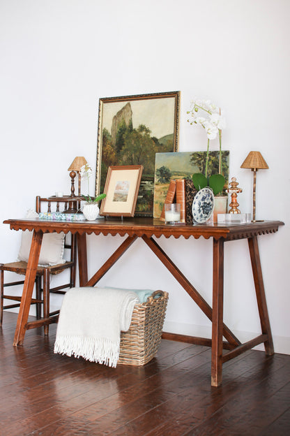 Italian Scalloped Table