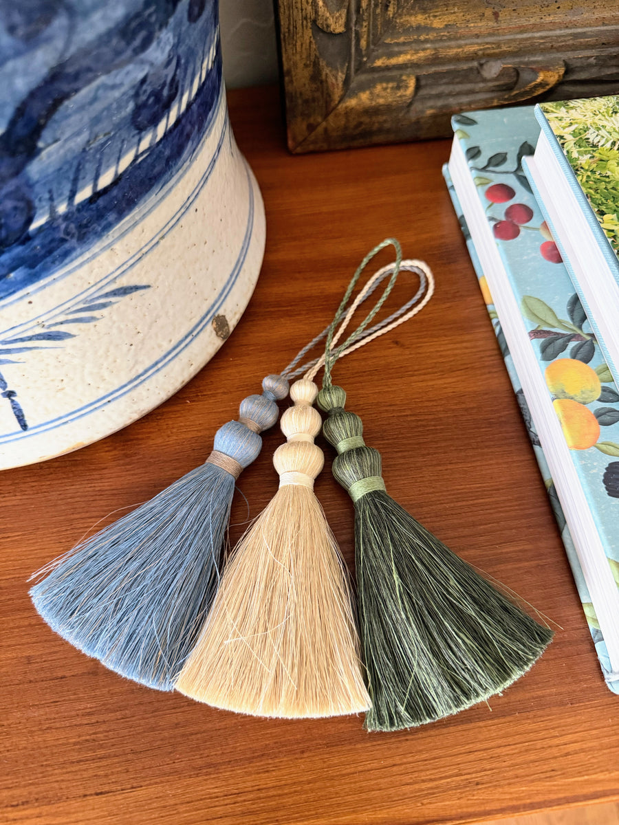 Tassel: Aix-en-Provence (In Bleu, Blanc, Vert, & Rose)
