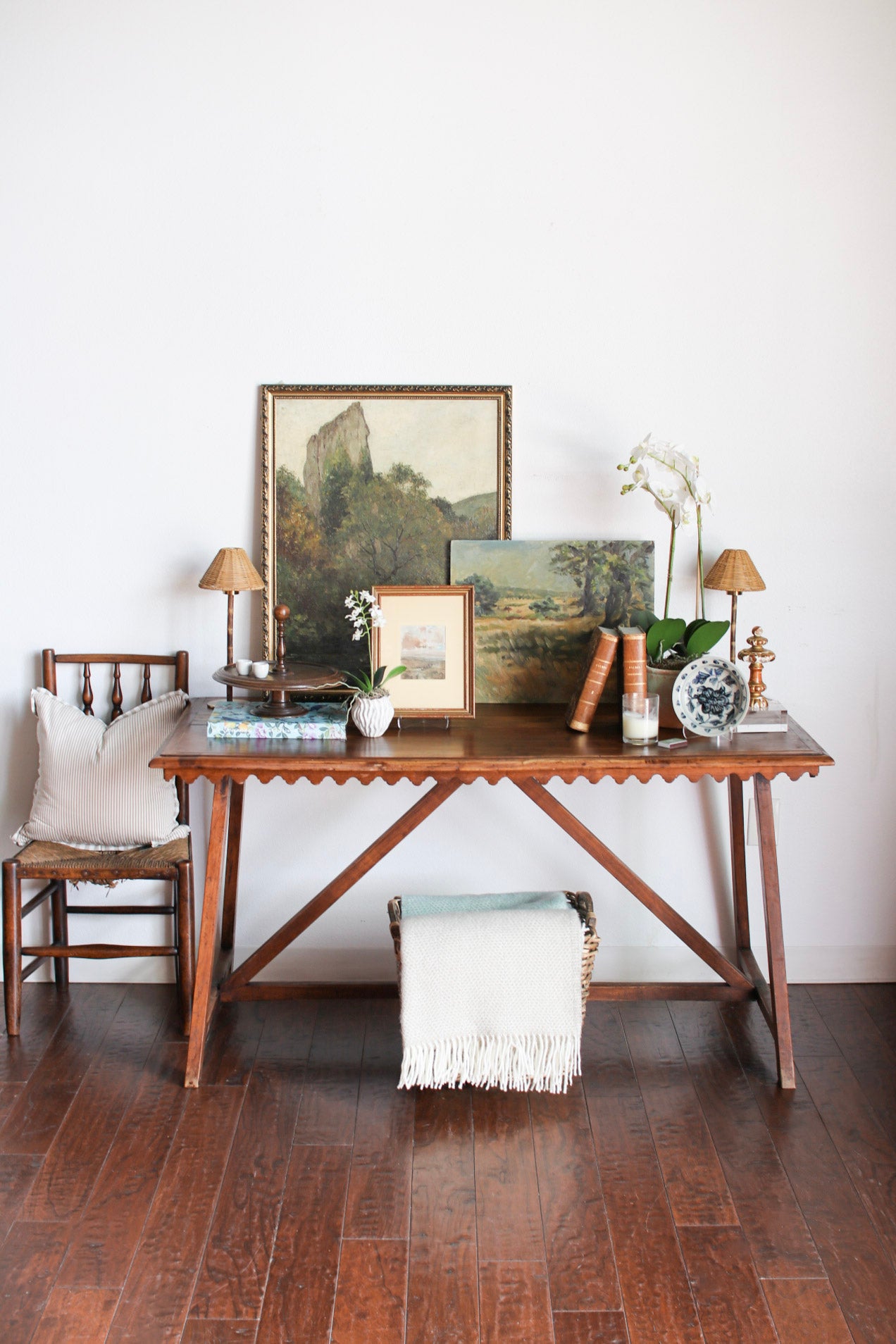 Italian Scalloped Table