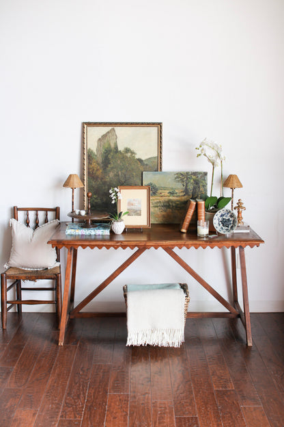 Italian Scalloped Table