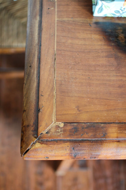 Italian Scalloped Table