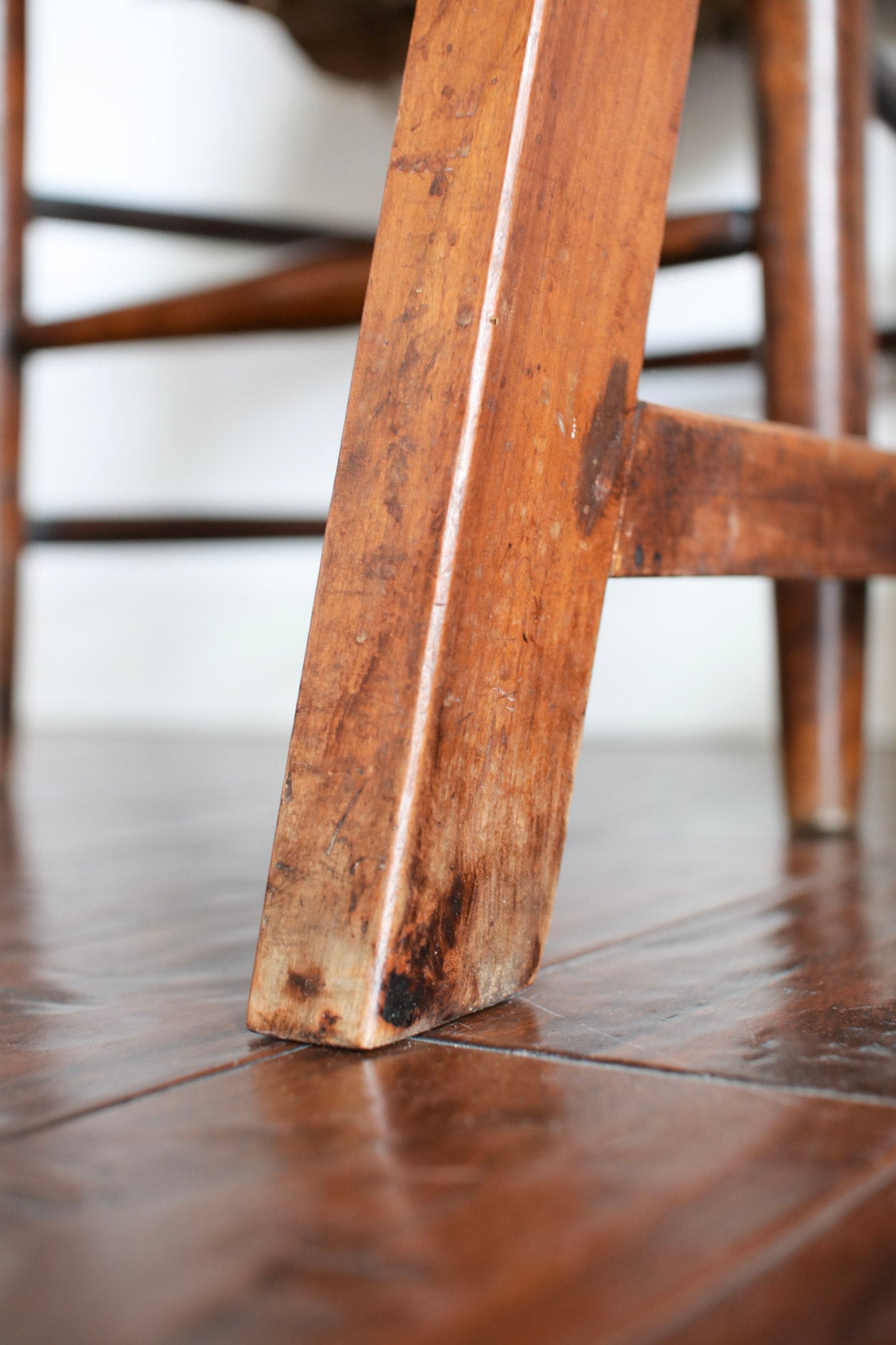 Italian Scalloped Table