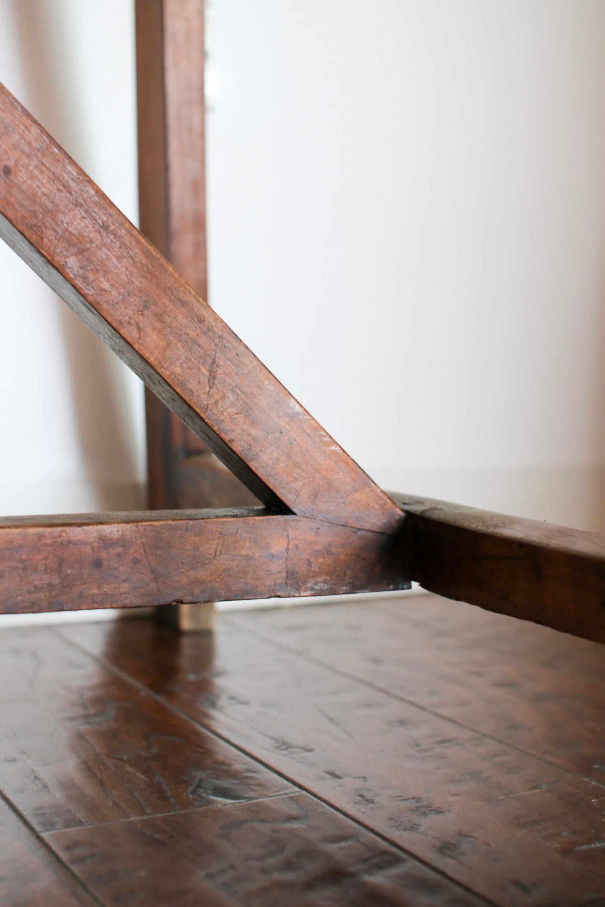Italian Scalloped Table