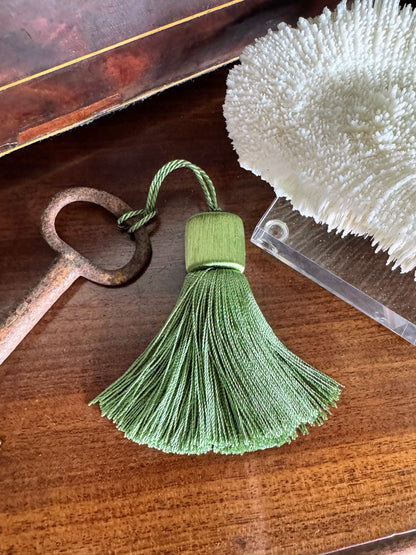 Lyon Tassel in Vert