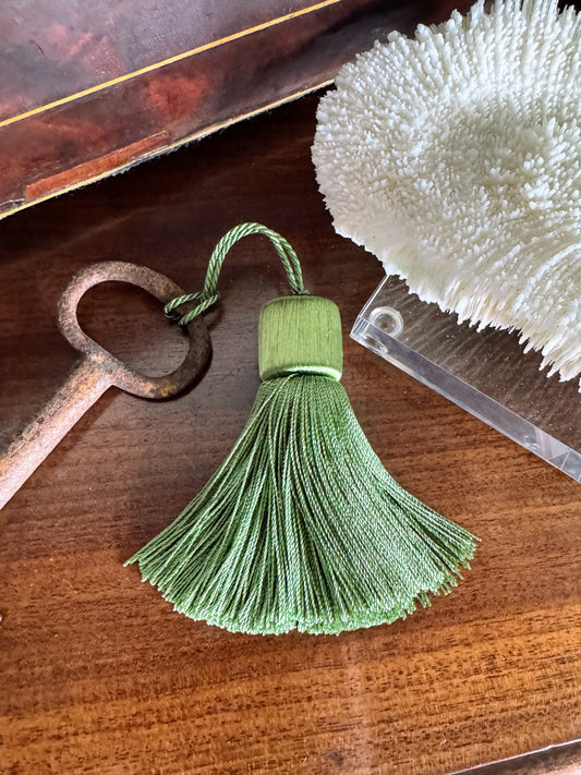 Lyon Tassel in Vert