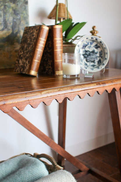 Italian Scalloped Table