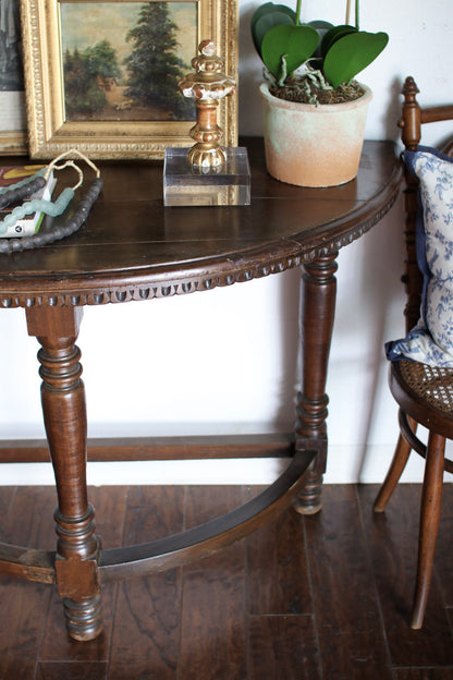 Italian Demilune with Dentil Moulding