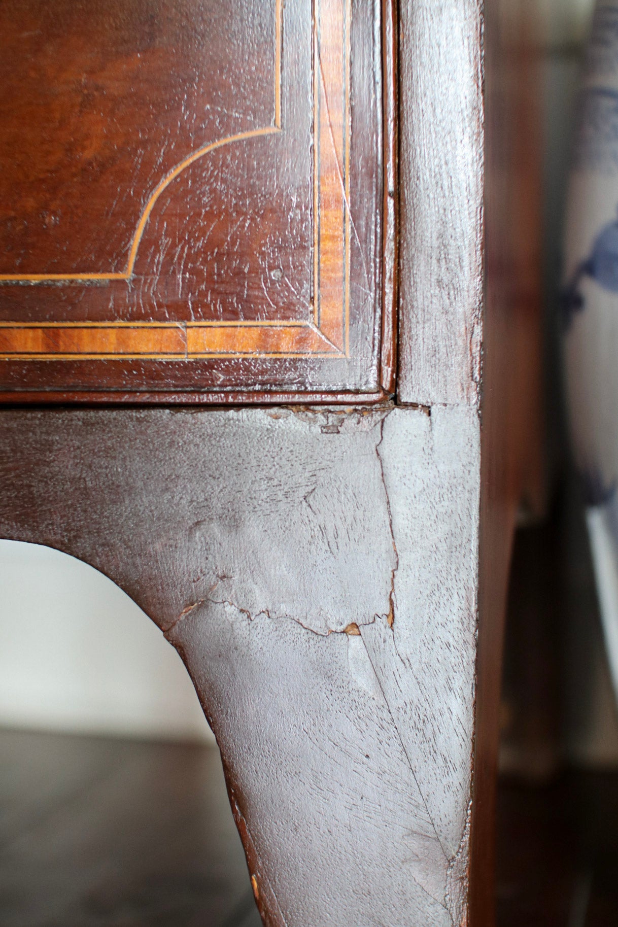 English Bowfront with String Inlay