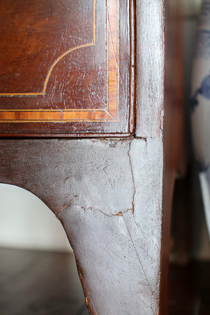 English Bowfront with String Inlay