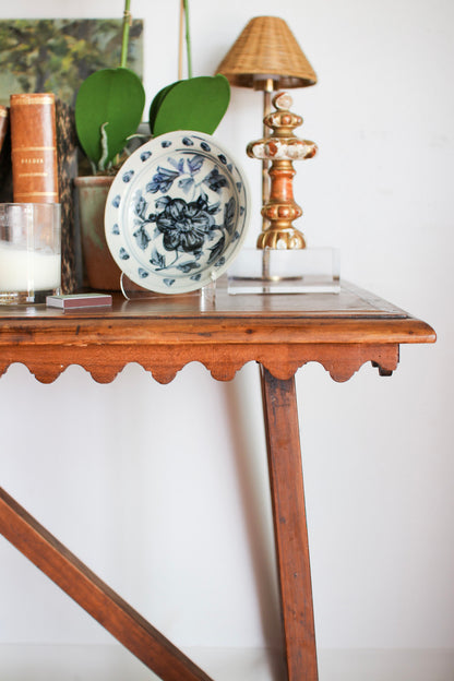 Italian Scalloped Table