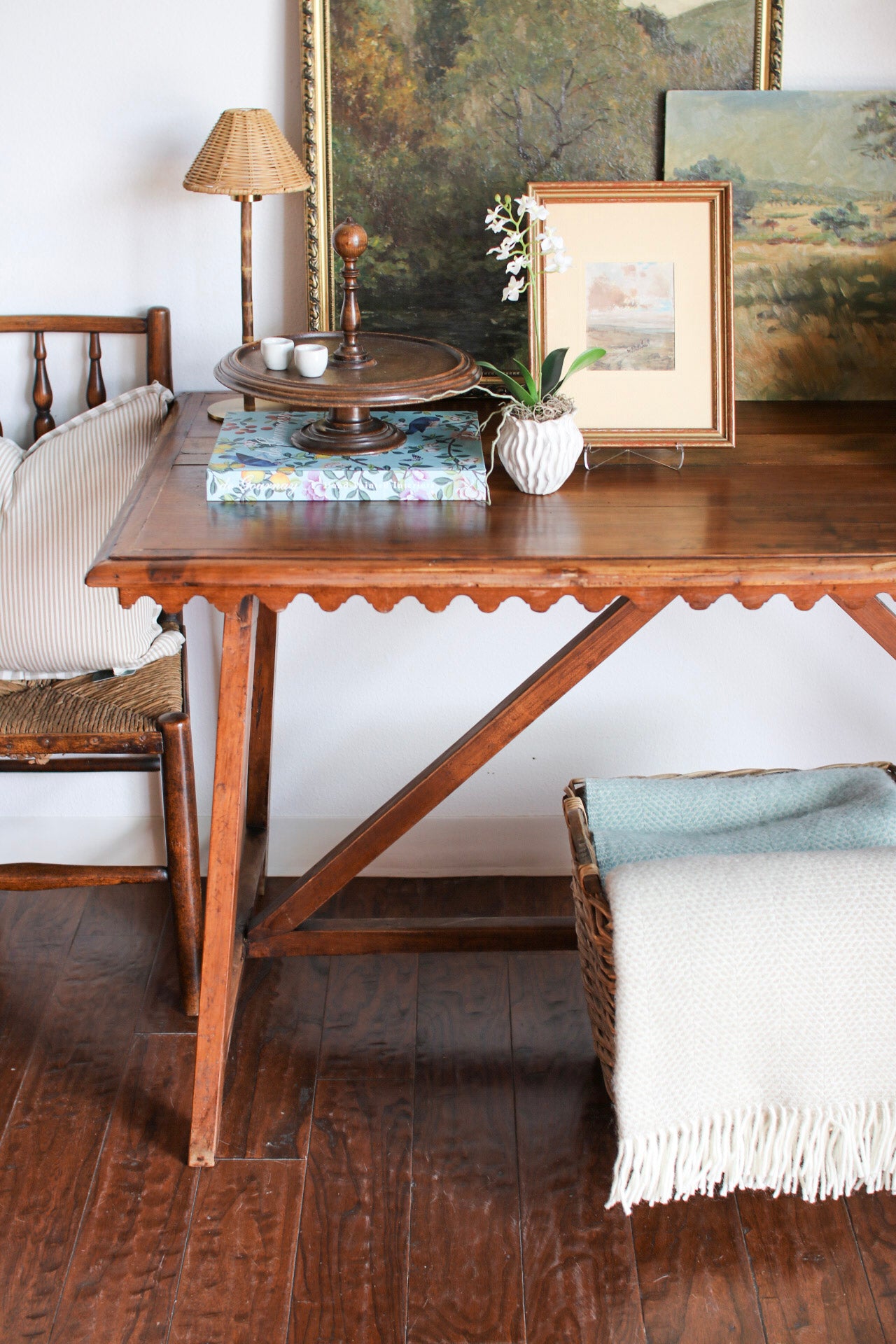 Italian Scalloped Table