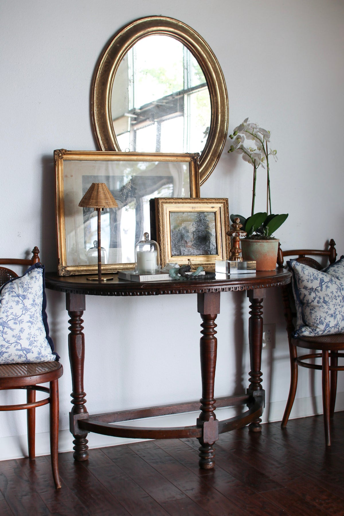 Italian Demilune with Dentil Moulding