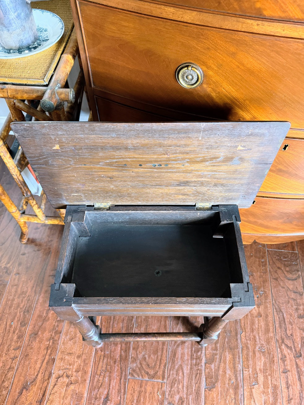 English Joint Oak Stool With Lift-Top
