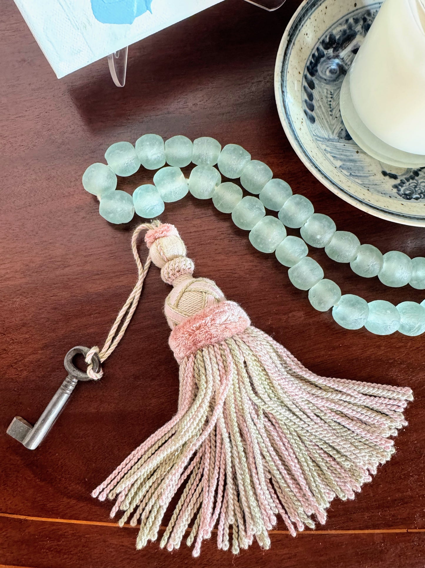 Paris Tassel in Rose & Vert