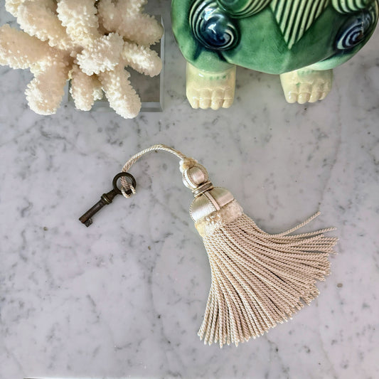 Avingnon Tassel in Blanc