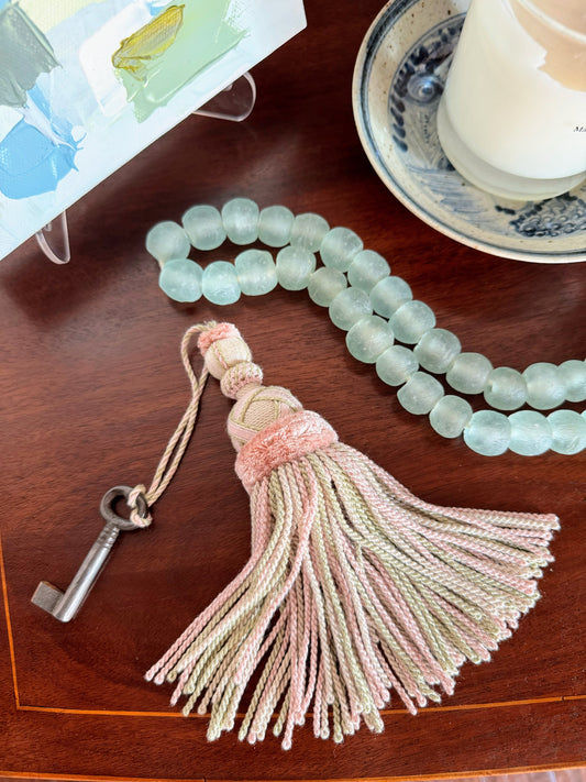 Paris Tassel in Rose & Vert