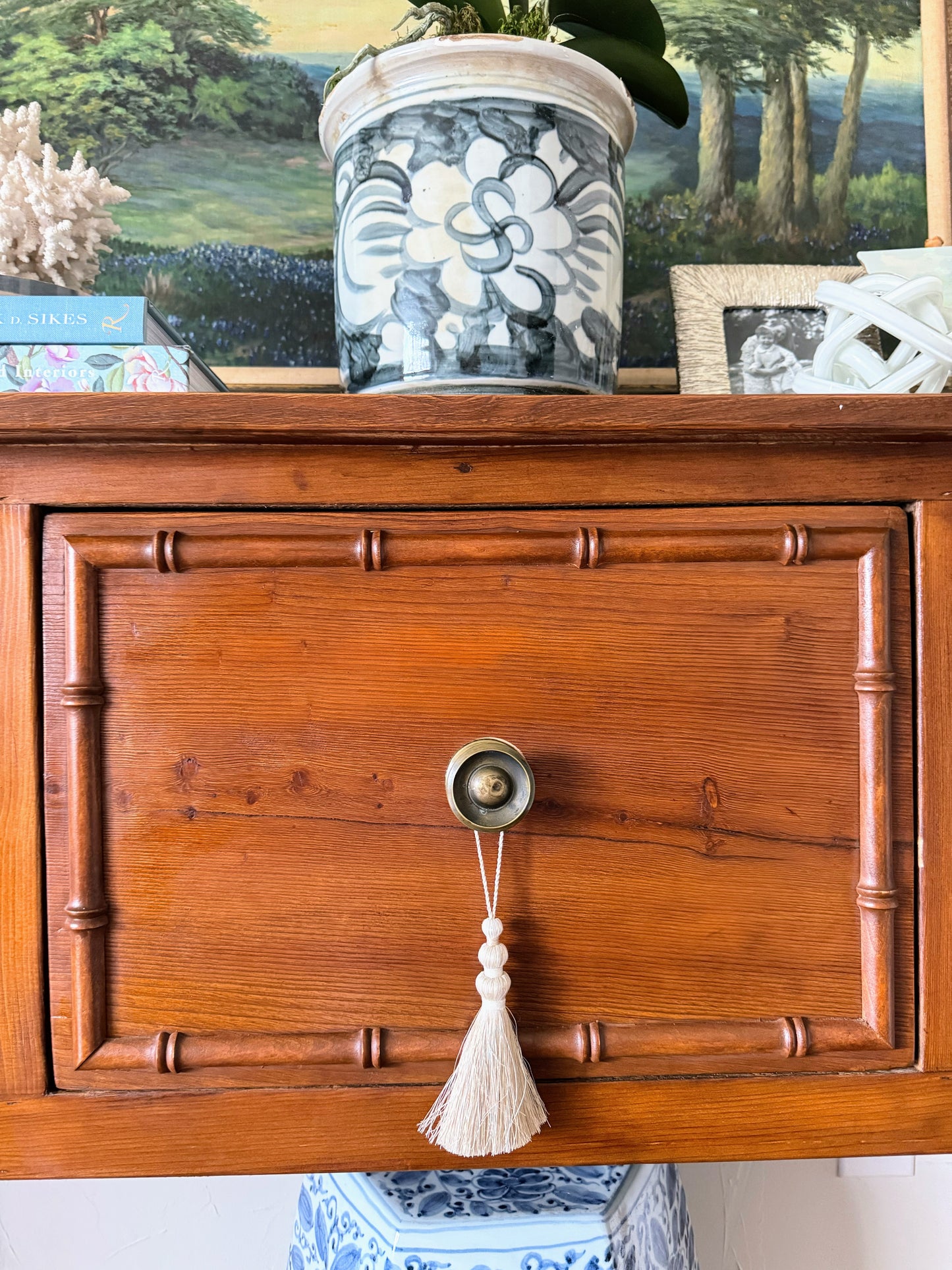 Aix-en-Provence Tassel (In Bleu, Blanc, & Vert)