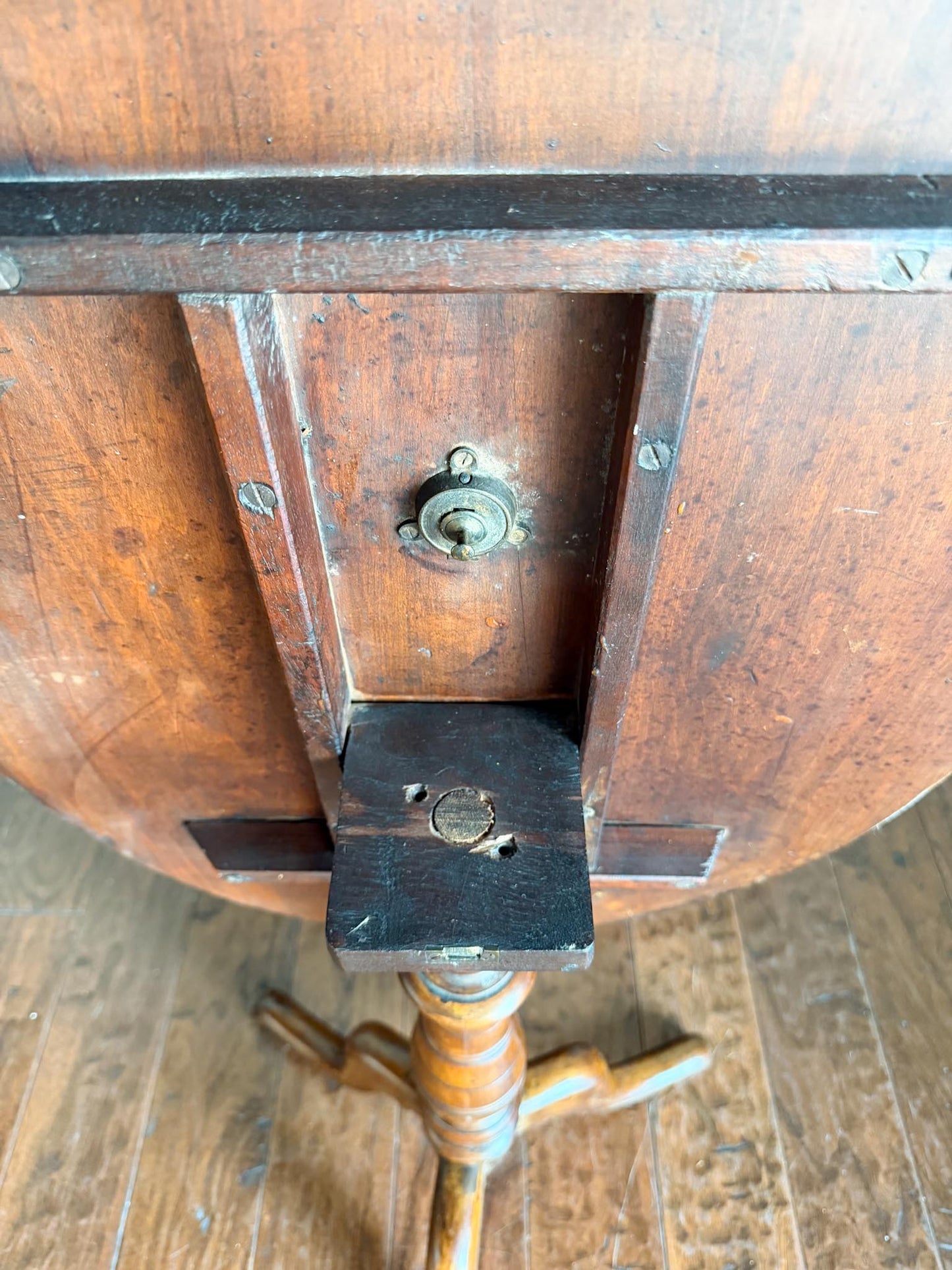 English Oval Tilt Top Table