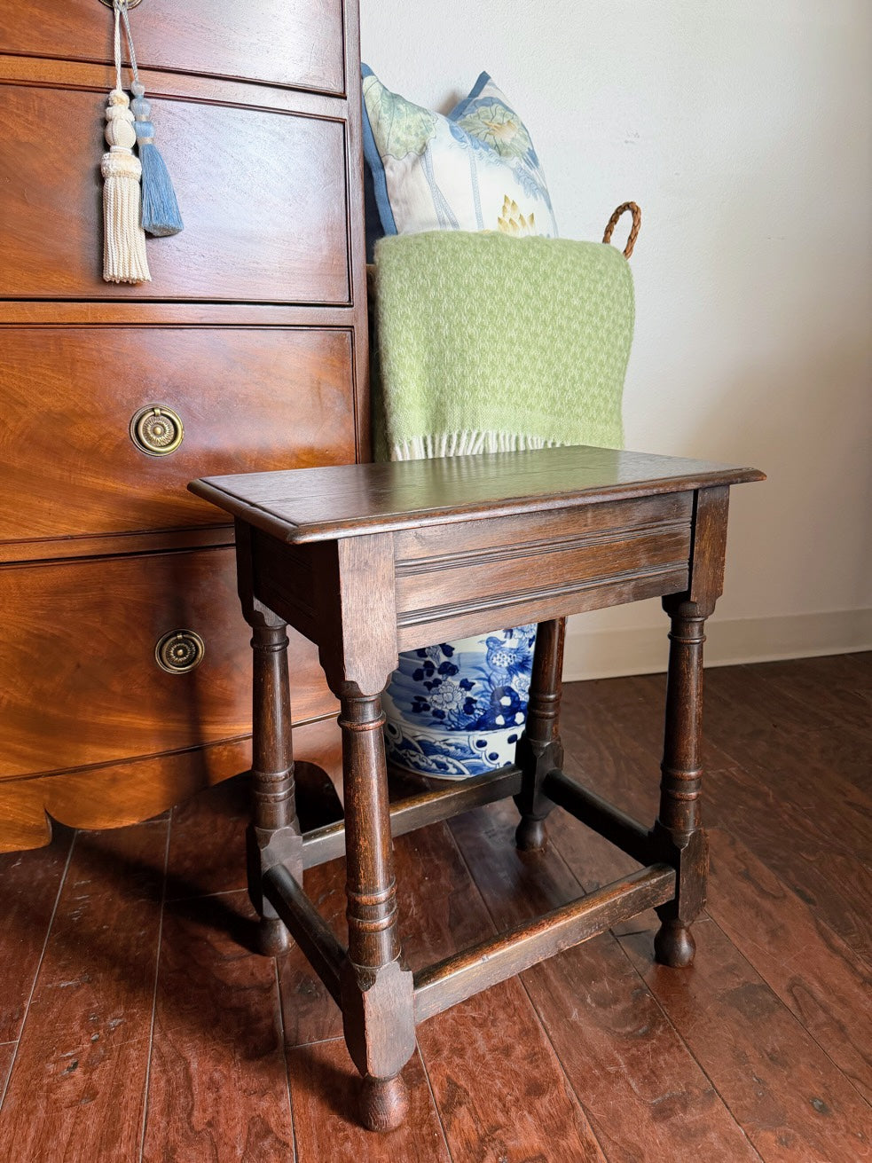 English Joint Oak Stool With Lift-Top